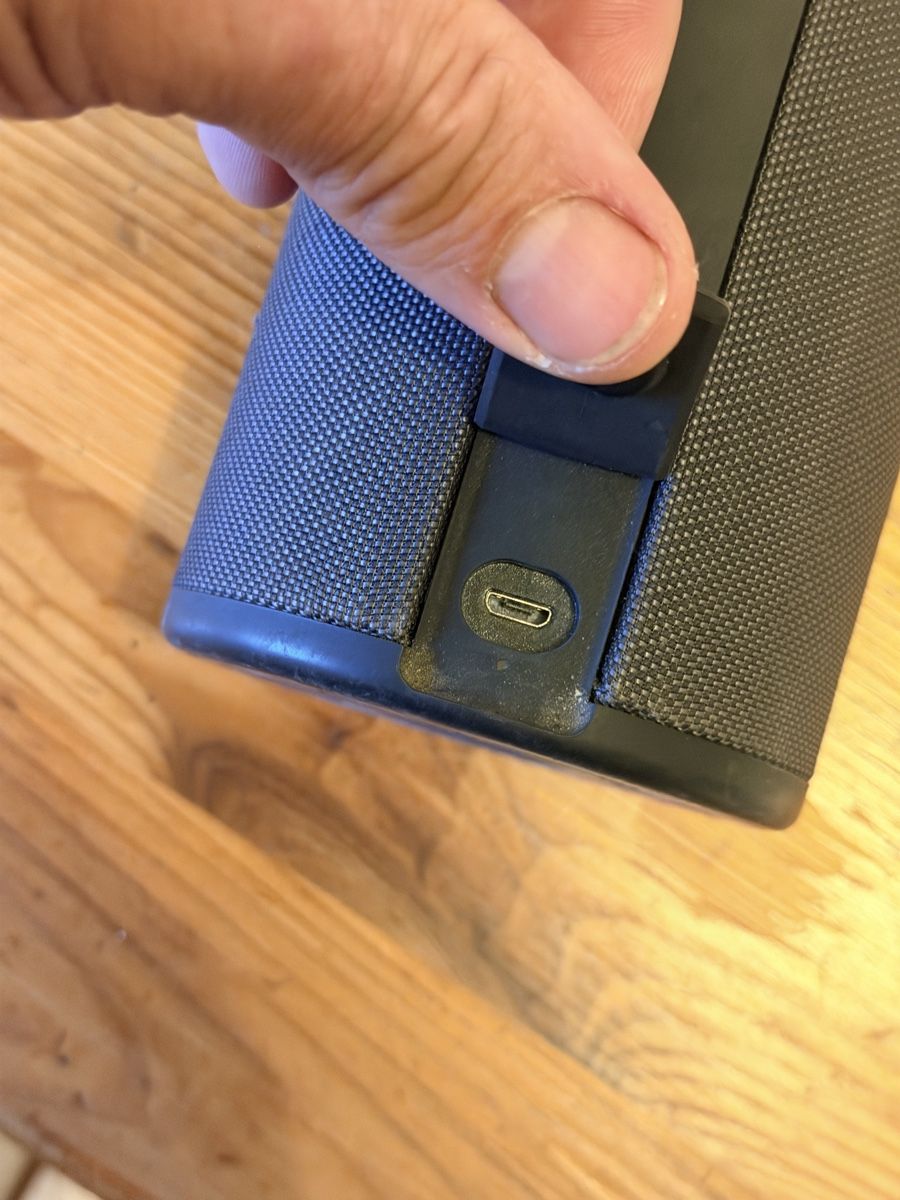Ultimate Ears Lautsprecher: UE Megaboom – Gebraucht aus Baar von Bixi_Rocks 2