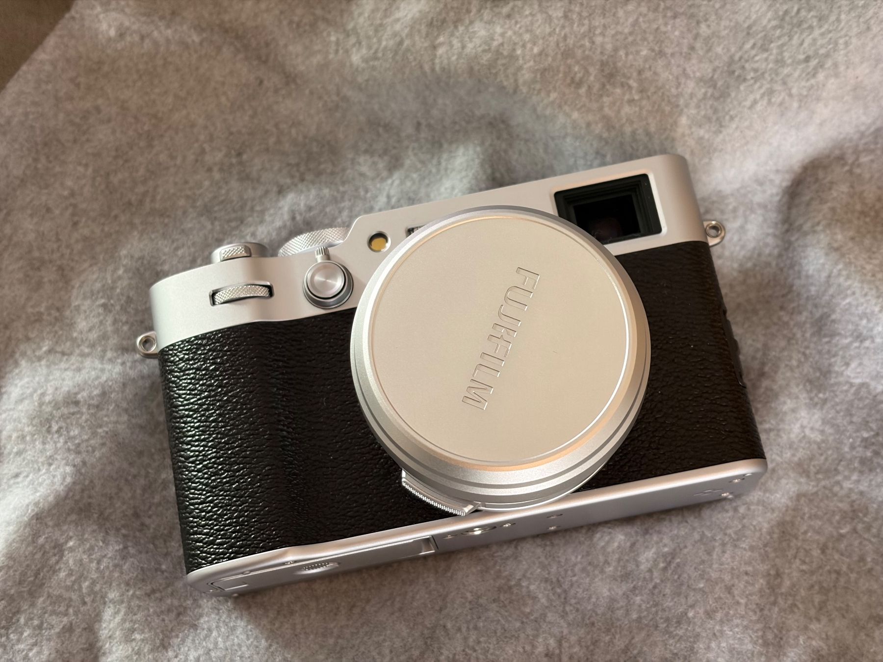 Fujifilm Fotocamera: Fujifilm X100VI Camera Silver <1000 shutter count – Usato da Binningen venduto da Edeag3