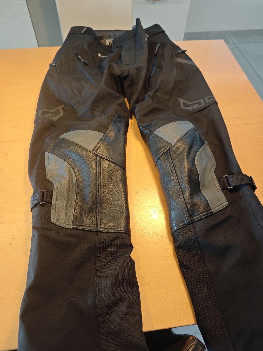 Klim Pantaloni: Motorradhose – Usato da Gelterkinden venduto da web346p2