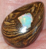 Cabochon L-4313 – Boulder Opal Inlay mit äthiopischem Opal