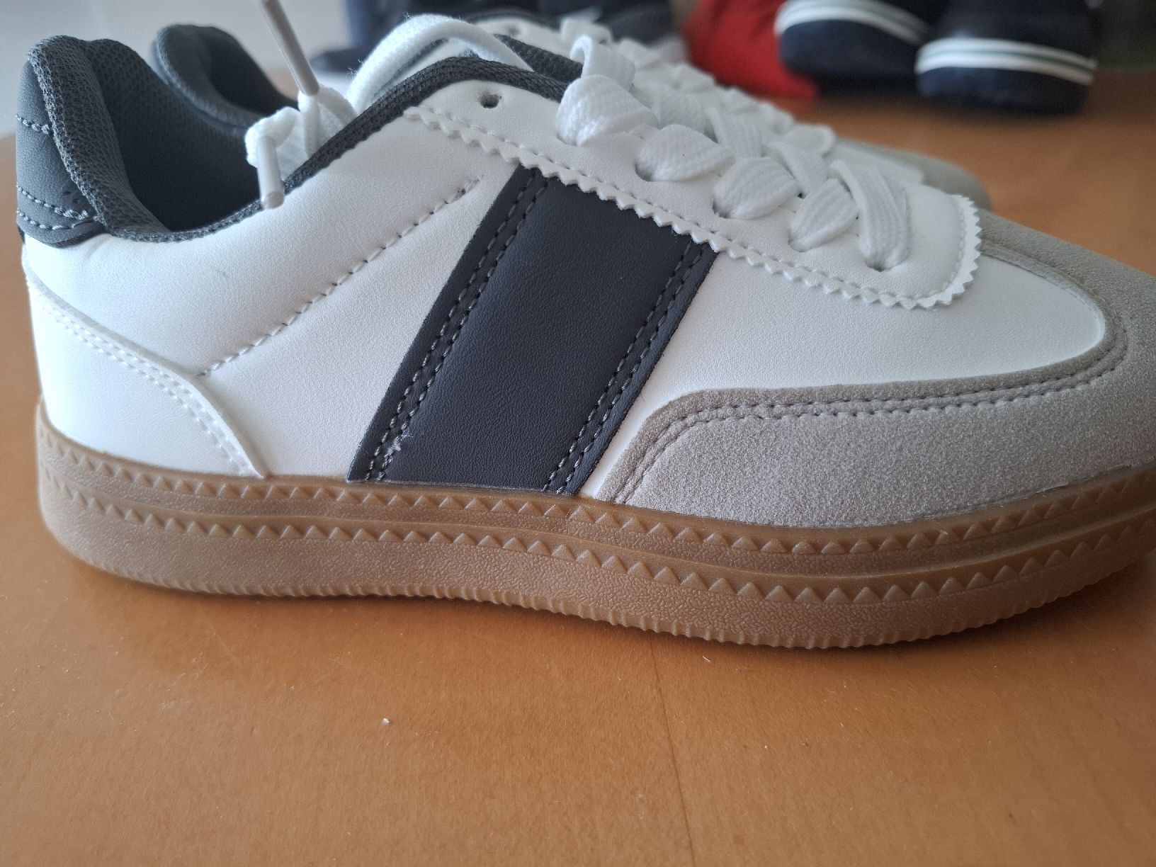 Scarpe per ragazzi: Kinder Schuhe – Usato da Heimberg venduto da Suesigu 1