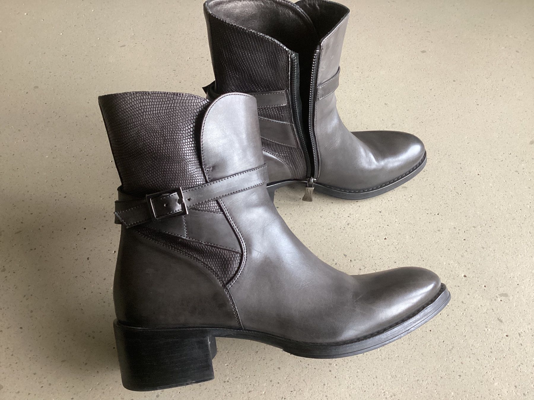 Scarpe da donna: Neue Leder Stiefelette Corvari, 41/ 42, Anthrazit, handmade – Nuovo (secondo la descrizione) da Umiken venduto da bombon01 1