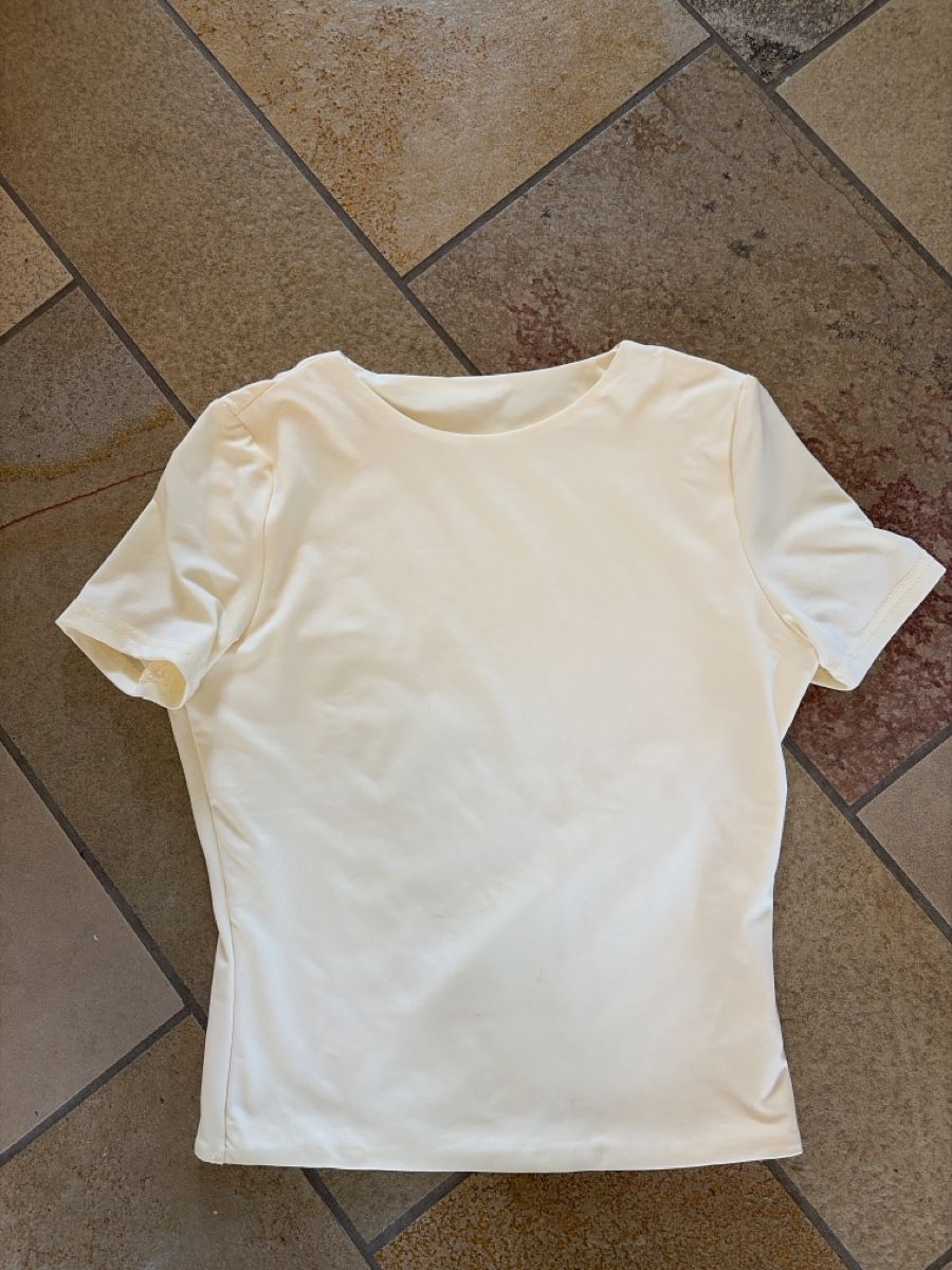 Top: Sommer-Top xs, hellgelb, 5% Elastan, sehr bequem – Nuovo (secondo la descrizione) da Oberentfelden venduto da Elifant