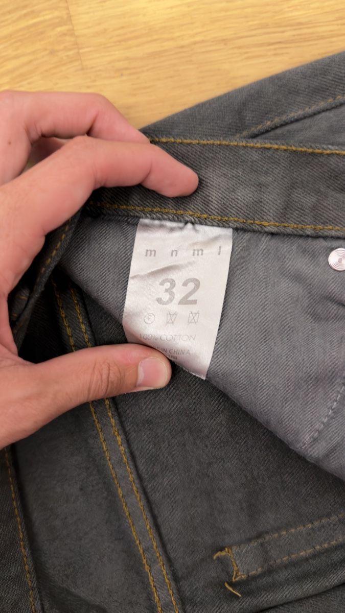 MNML Jeans: mnml dunkelgraue flared Jeans – Usato da Basel venduto da nicolasschneeberger 2