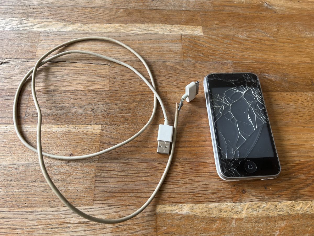 Apple Telefoni cellulari / Smartphones: Iphone 3 - 32GB – Difettoso da Gossau SG venduto da Sombat 2