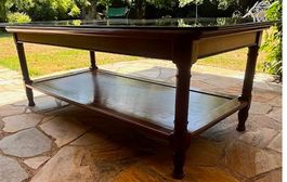 Table basse bois massif  avec tablette verre   135 x 75 cms
