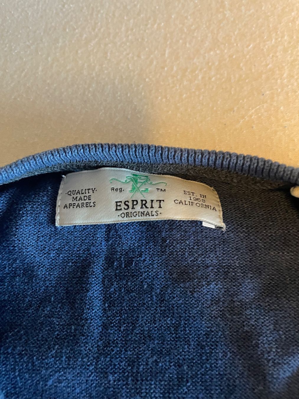 Esprit Pulls & Sweat-shirts: ESPRIT Herren Pullover V-Ausschnitt Dunkelblau Grösse – Défectueux à Buchs AG par Noah148 2