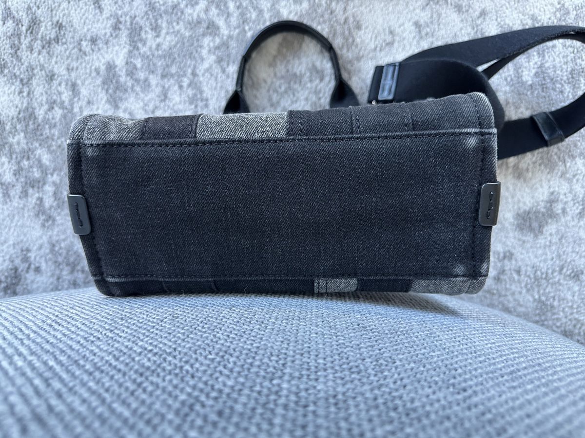 Marc Jacobs Taschen für Damen: Marc Jacobs The Denim Mini Tote Bag – Gebraucht aus Wädenswil von runwayhysteria 4