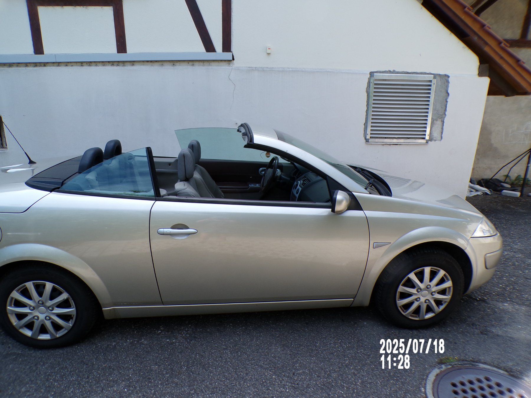 Renault Automobili: Renaul Megane Cabriolet  2.0 16v. – Usato da Neuchatel venduto da Sylemef 1