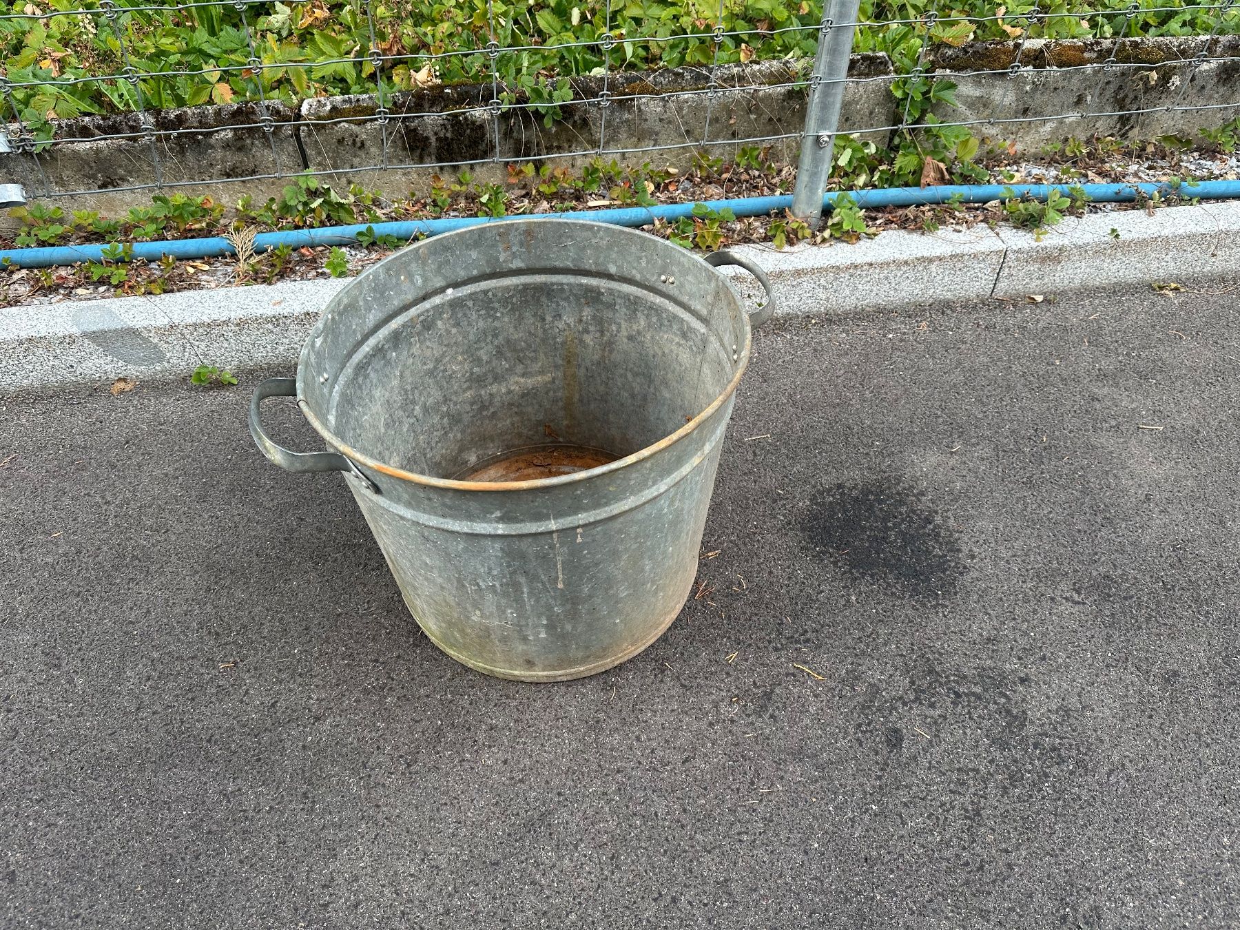 Pots de fleurs: 2 Blumentopf aus metal – D'occasion à Uster par bek_v2ct