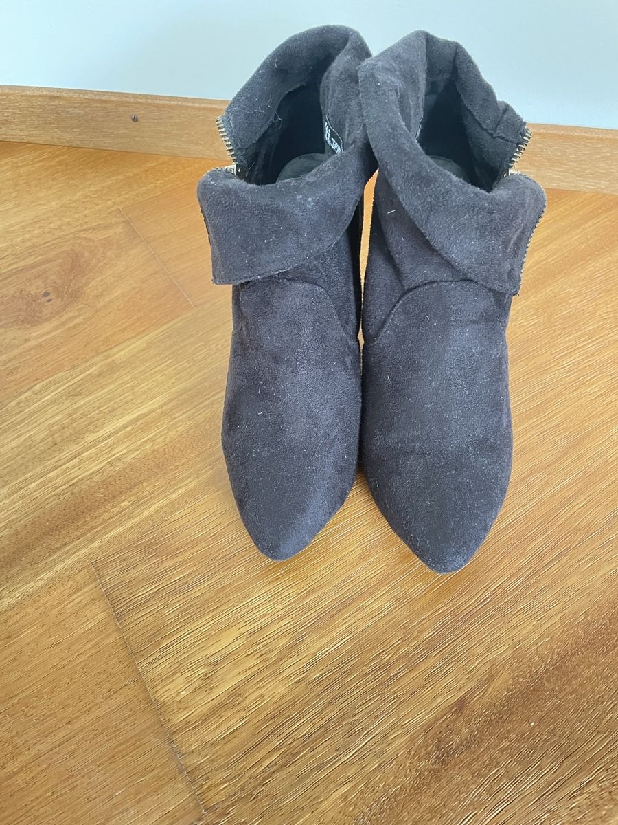 Scarpe da donna: Stiefeletten  – Usato da Ennetbürgen venduto da scriccolo 1