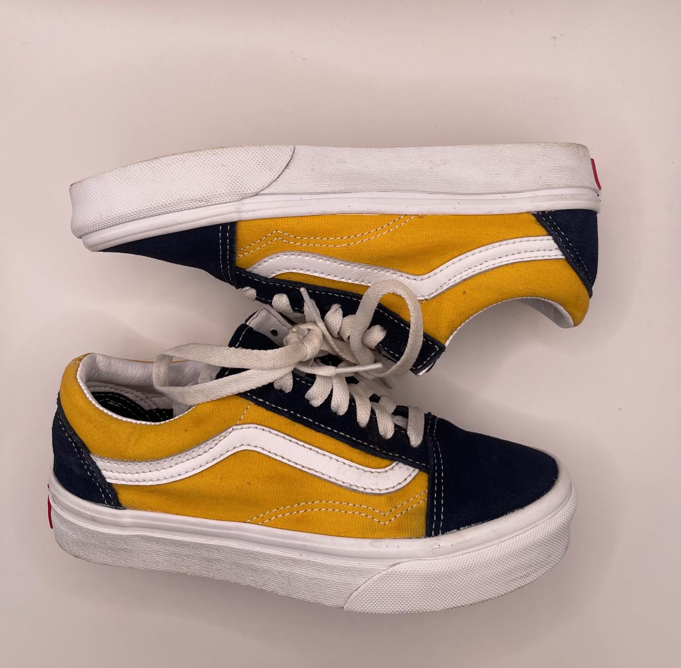 Vans Scarpe da donna: Vans Old Skool Sneakers – Usato da Bubikon venduto da SwissSecondLife 2
