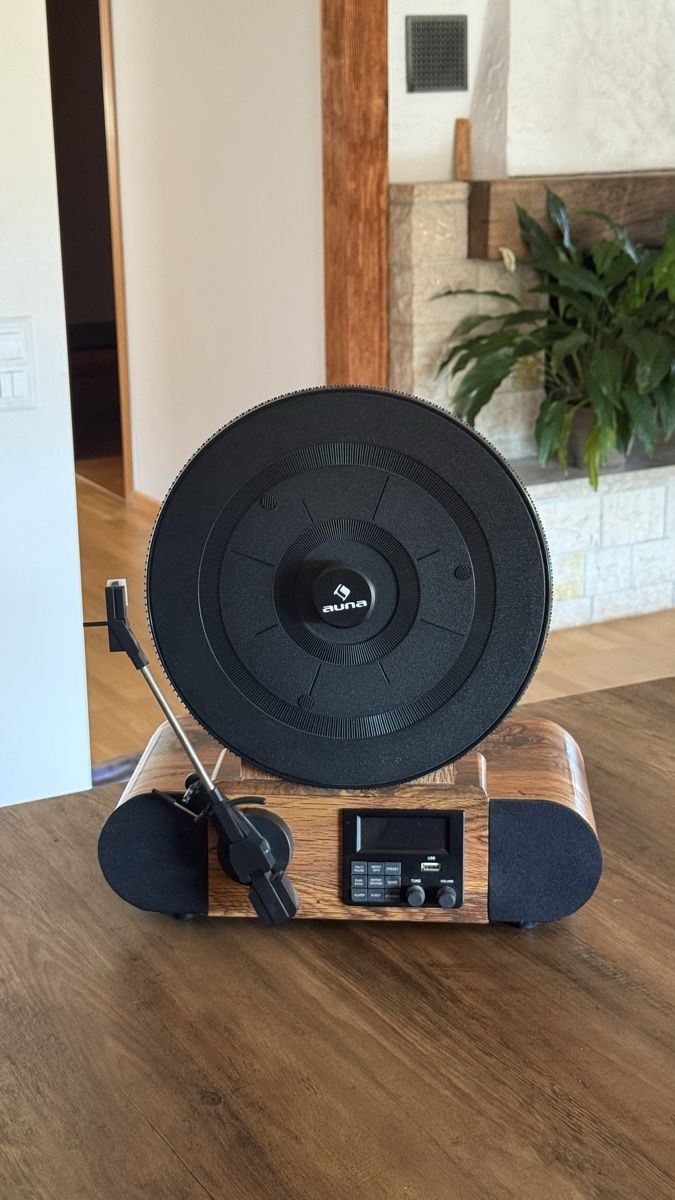 Plattenspieler: Auna Verticalo SE DAB Retro-Plattenspieler – Gebraucht aus Bern von sar_den