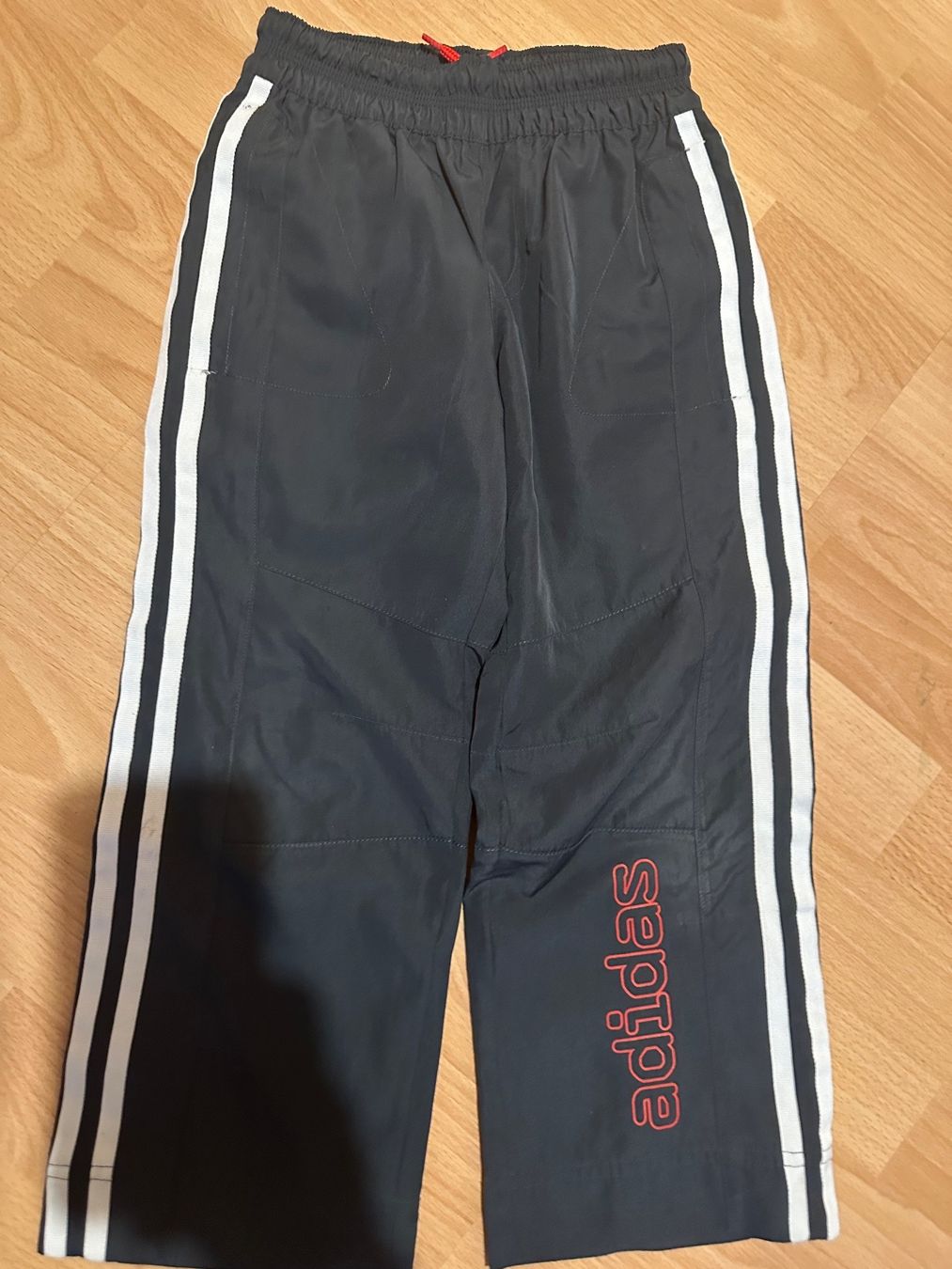 Adidas Pantaloni: 2 bas de training garçon Adidas T.110 – Usato da Le Brassus venduto da lionete02 2