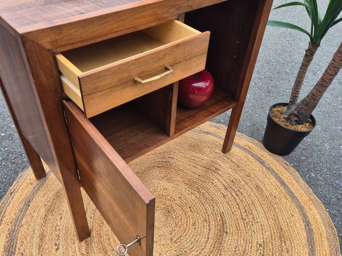 Scaffali: Petit meuble vintage – Usato da Fribourg venduto da tameab 1