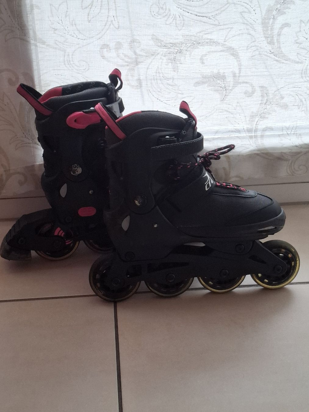 Pattini in linea & Pattini a rotelle: roller rose enfant  – Usato da Yverdon venduto da ADBLINO_26. 1