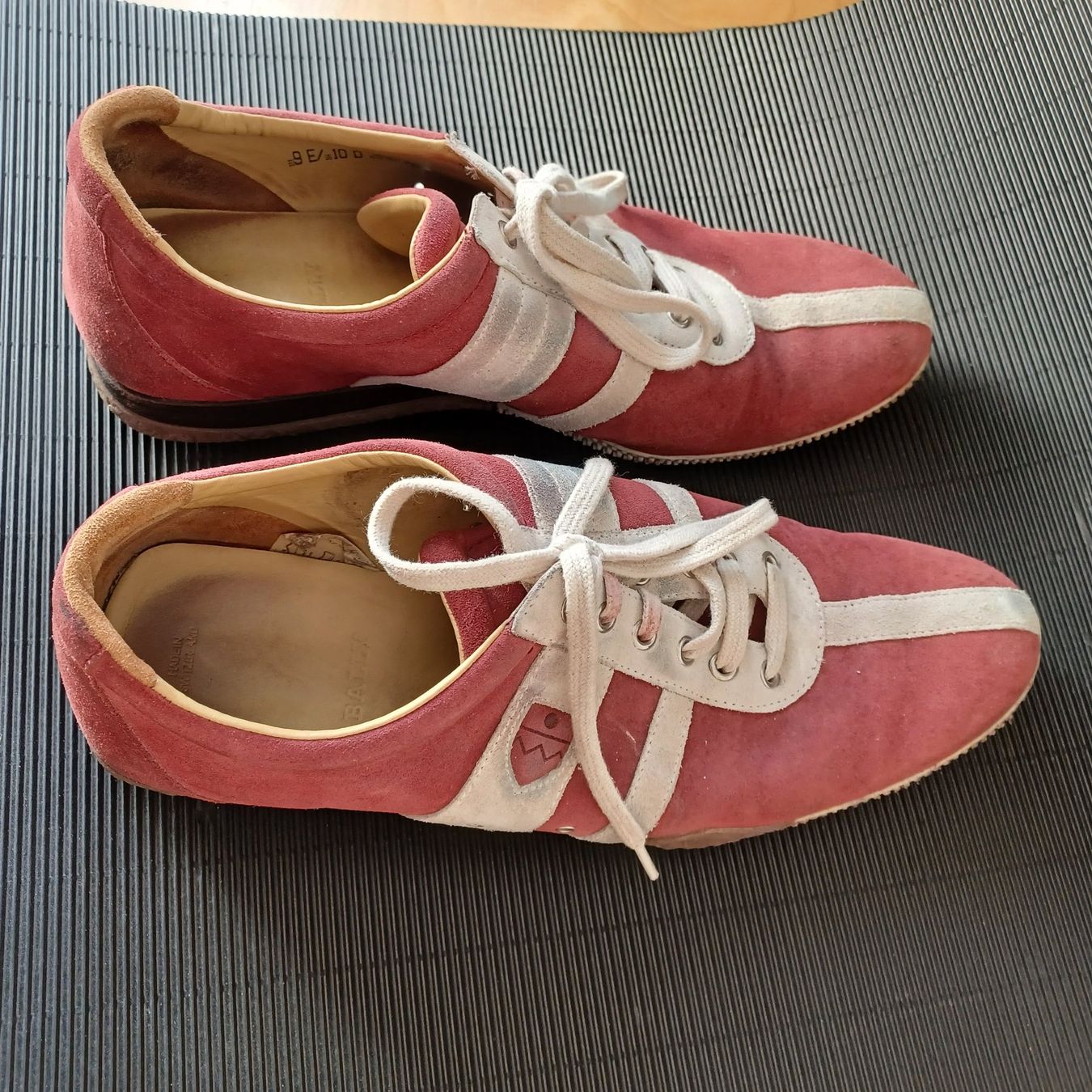 Scarpe da uomo: SPORTSCHUH / Wildleder / Rot. Trend – Usato da Zürich venduto da Bellabo