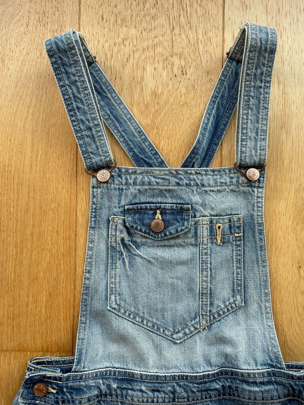 Vestiti: H&M Denim Latzrock (36) – Usato da Triesen venduto da antonellaaa_ 1