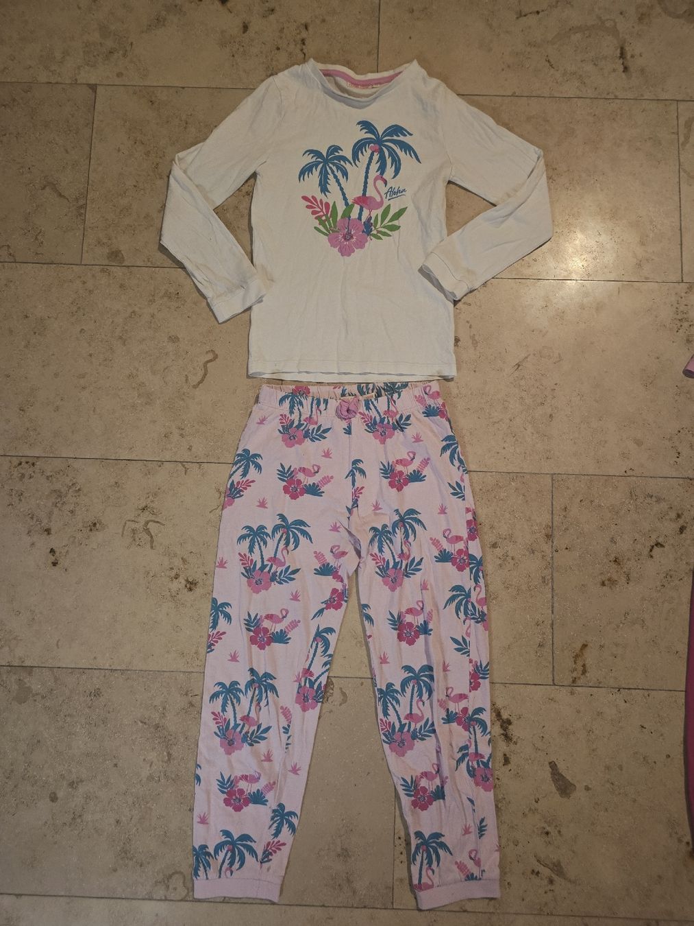Pyjamas & Ähnliches: 2x Pyjama Set, Gr. 128/134, Top Zustand, Mädchen – Gebraucht aus Lommiswil von PositiveVibe 1