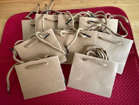 10 Stücke - Khaki Kraftpapier-Tragetaschen mit Griffen