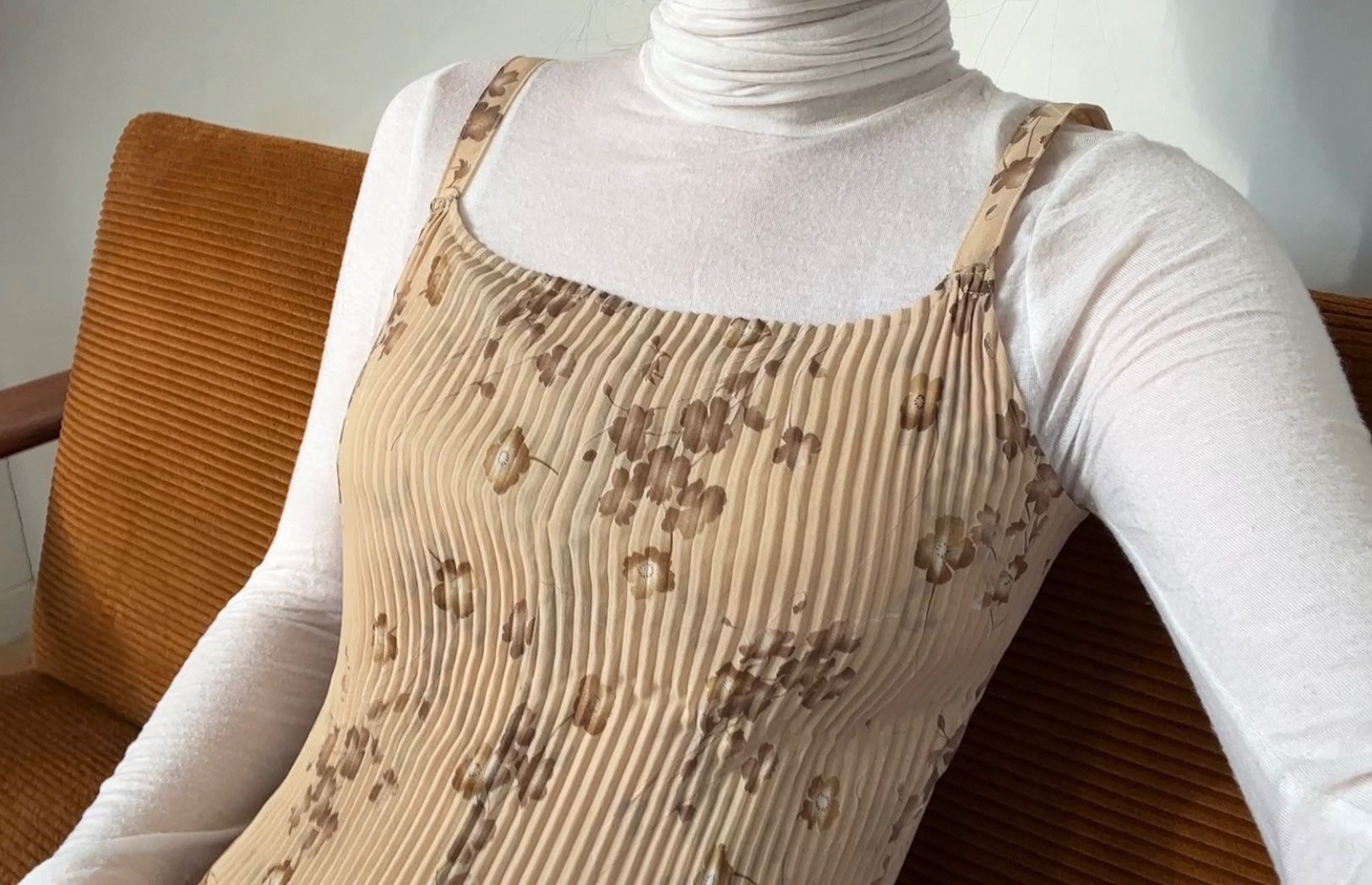 Kleider: Kleid Blumen Beige 🤍 – Gebraucht aus Wallisellen von Miu_ 3