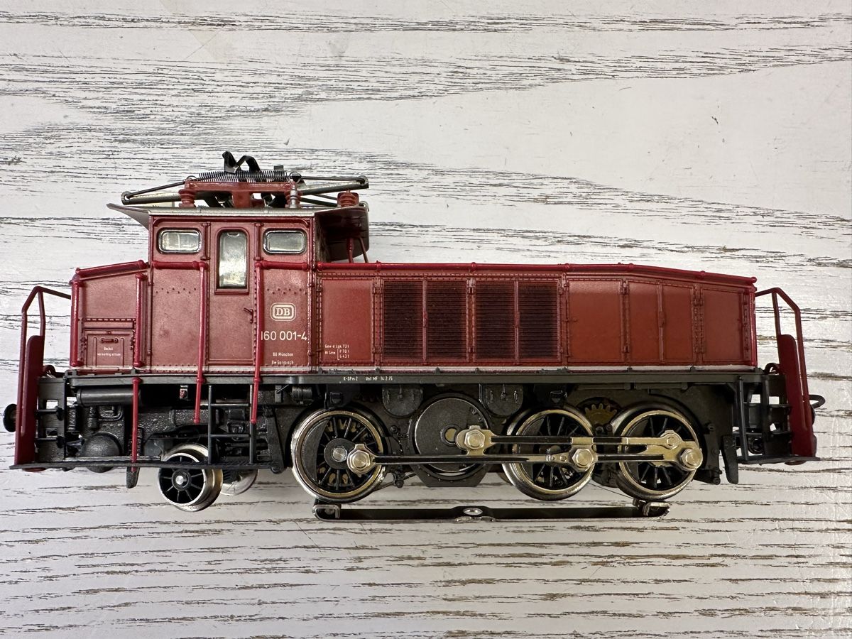Märklin Modellini di ferrovie: Märklin 3157 DB BR 160 – Usato da Lupsingen venduto da New-Haven 3