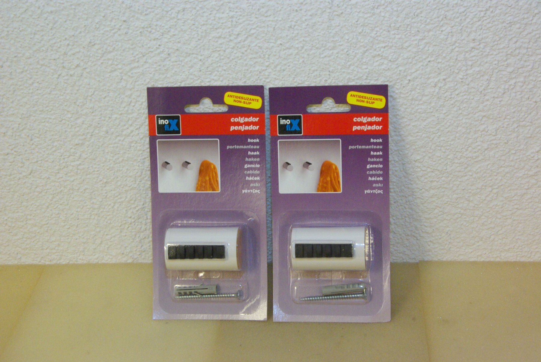 Eisenwaren: 2x Haken - weiss für Kleider oder Handtücher – Neu und originalverpackt aus Herisau von Cevianer1844