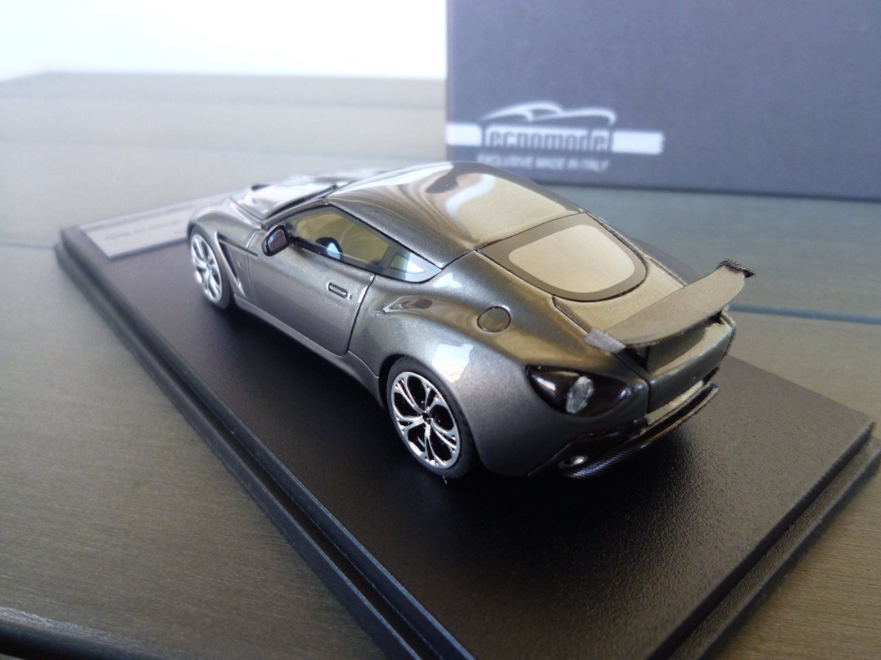 Modellini d'auto: Aston Martin V12 Zagato – Nuovo e nell'imballaggio originale da Flawil venduto da Imperiosud 3