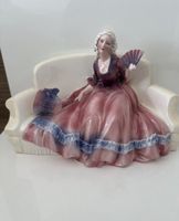 Figurine Hertel Jacob Dame sur Canapé Eventail 266