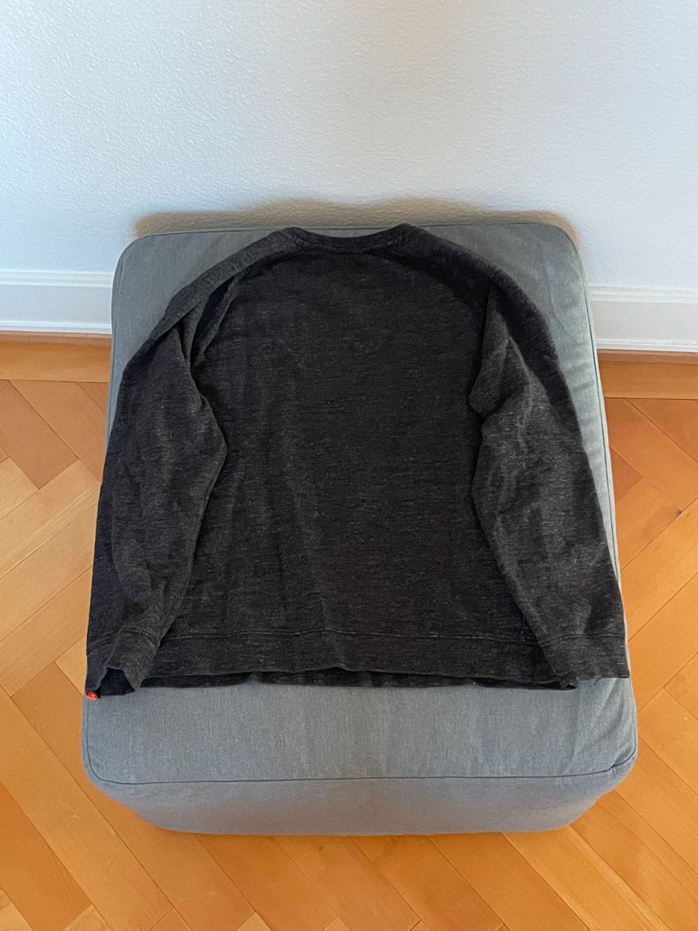 Nike Maglioni & Felpe: Pull Nike gris foncé – Taille L – Usato da Lausanne venduto da verde34256789 3