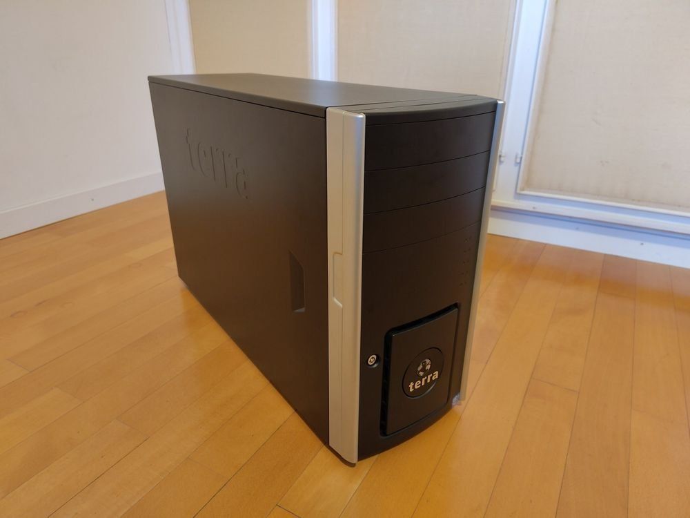 Server: Terra Server 6530 G1 Tower 1x 6C E5-2620v2 64GB RAM RAID 2x – Usato da Oeschgen venduto da tim_297z