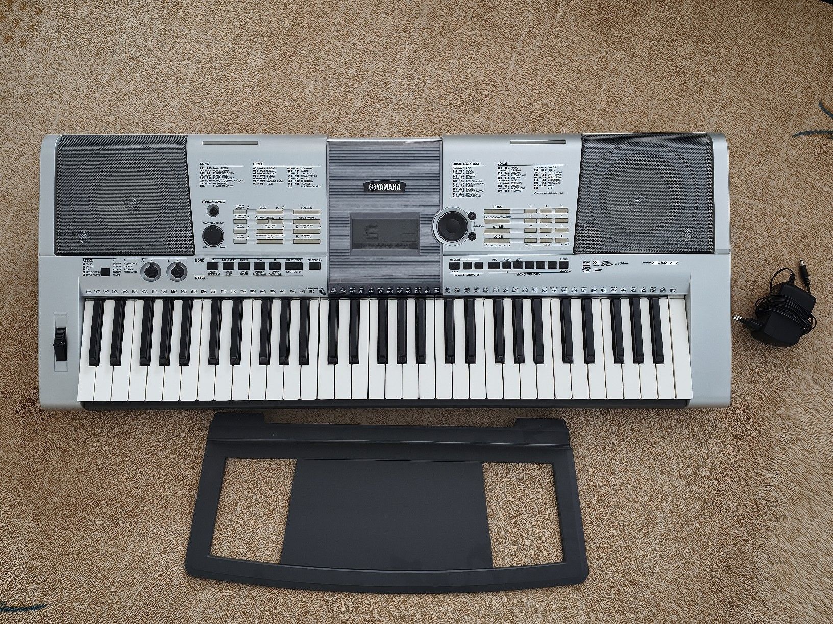 Yamaha Strumenti musicali: Yamaha PSR E403 Keyboard mit Notenständer und Netzteil – Nuovo (secondo la descrizione) da Bern venduto da sam_draga99 8