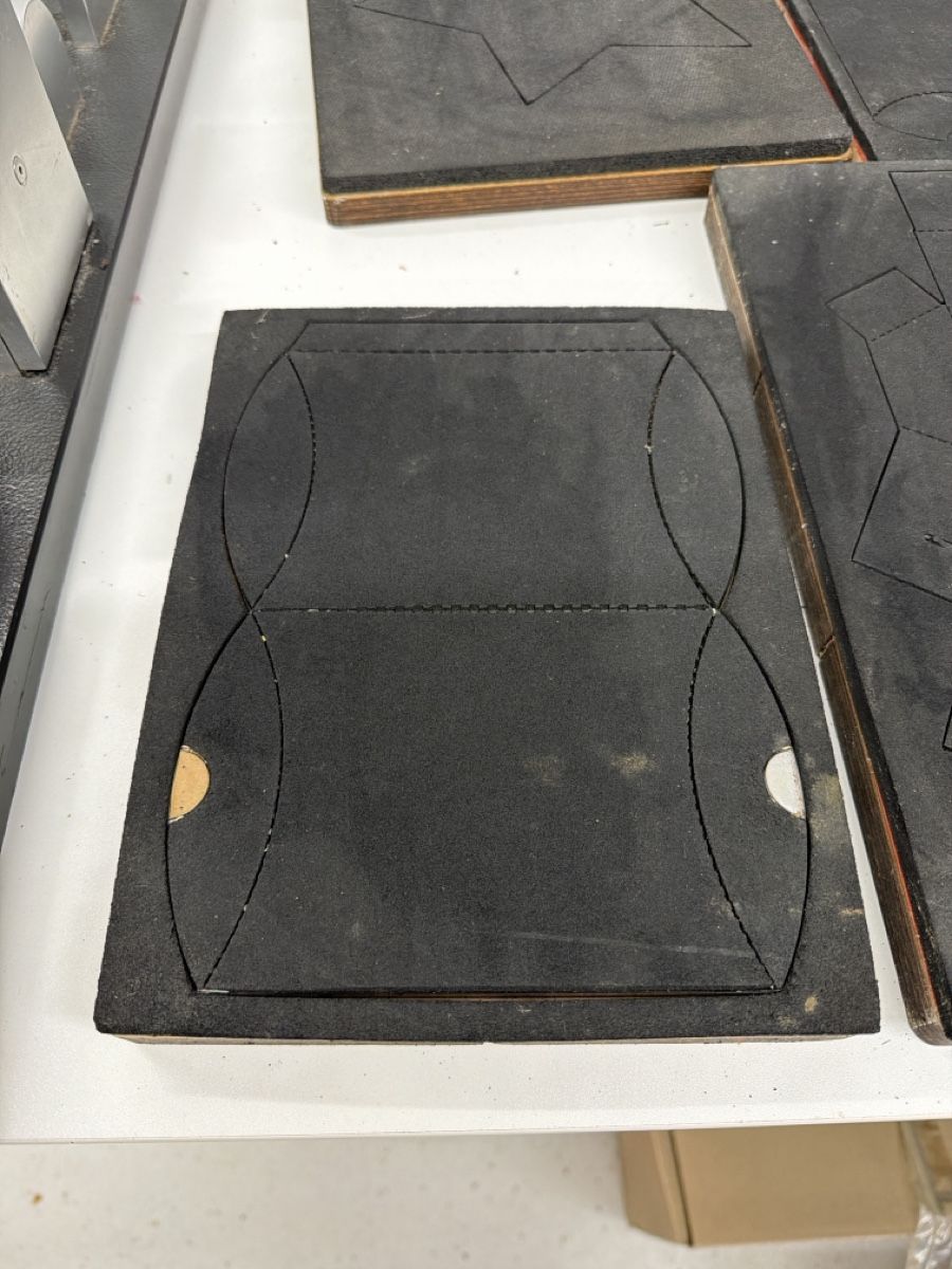 Alle Werkzeuge: AccuCut Mark IV Rollenschneidesystem mit Stanzformen – Gebraucht aus Huttwil von Motondo7050 1