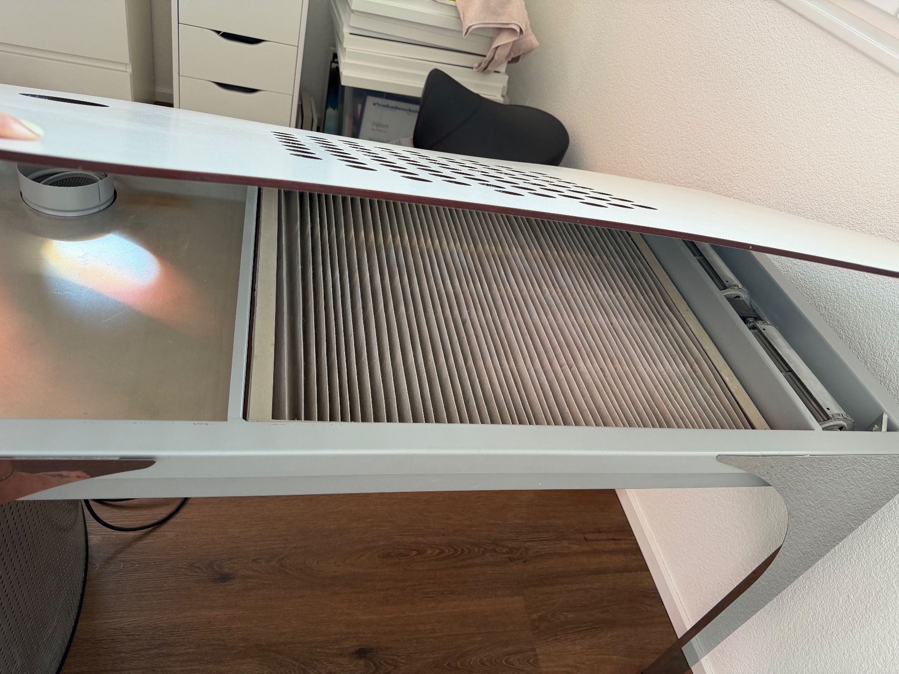 Künstliche Fingernägel: Nageltisch mit Absaugfilter – Gebraucht aus Thalheim AG von Peralada 4
