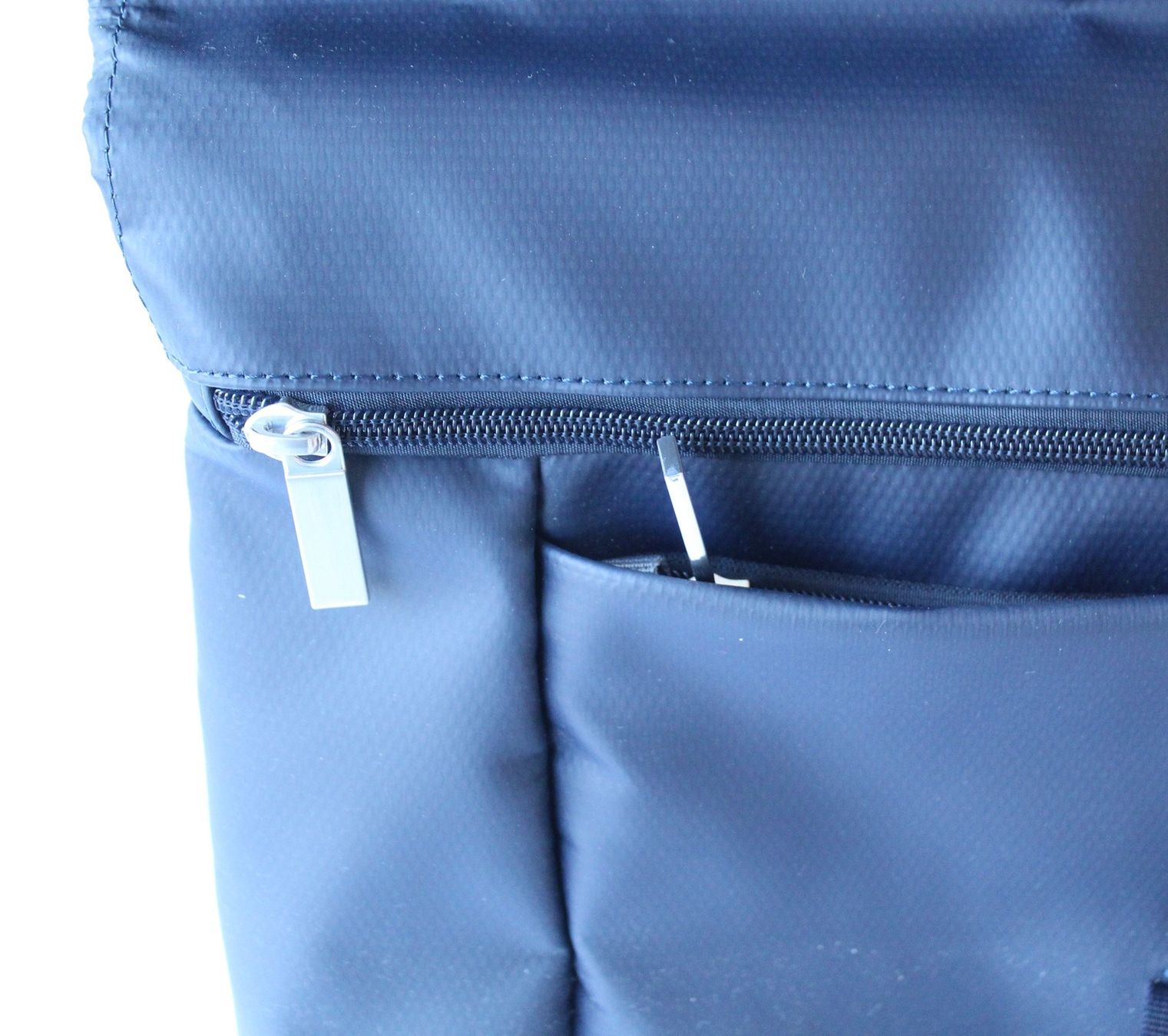 Bree Zaini: Bree Pnch 93 Backpack Rucksack Laptopfach Dunkelblau Neu – Nuovo (secondo la descrizione) da Zürich venduto da Auctionata 4
