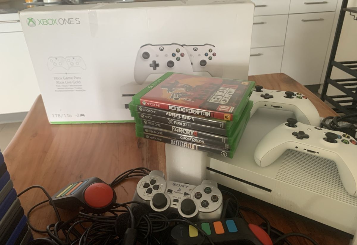 Sony Konsolen: Grosses Gaming Bundle – Defekt aus Neuhausen von sou_t9p8 6