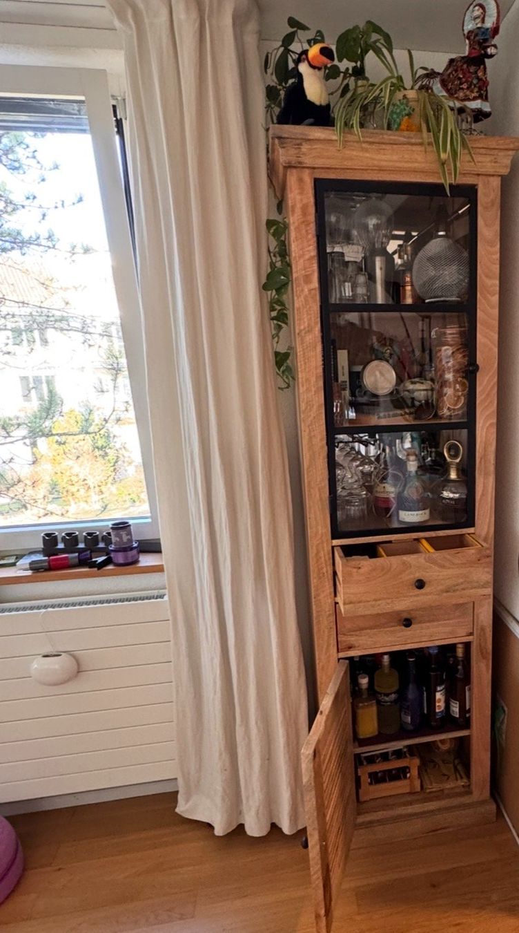 Vetrine: Vitrinenschrank aus massivem Mangoholz – Usato da Zürich venduto da DanPr 2