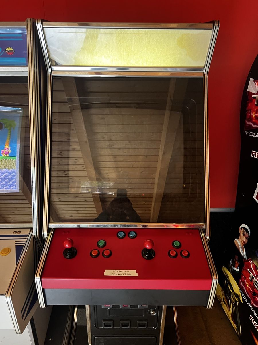 Slot Machine: Arcade Automat Jamma mit Einwurf – Usato da Nänikon venduto da Flipperbar 2