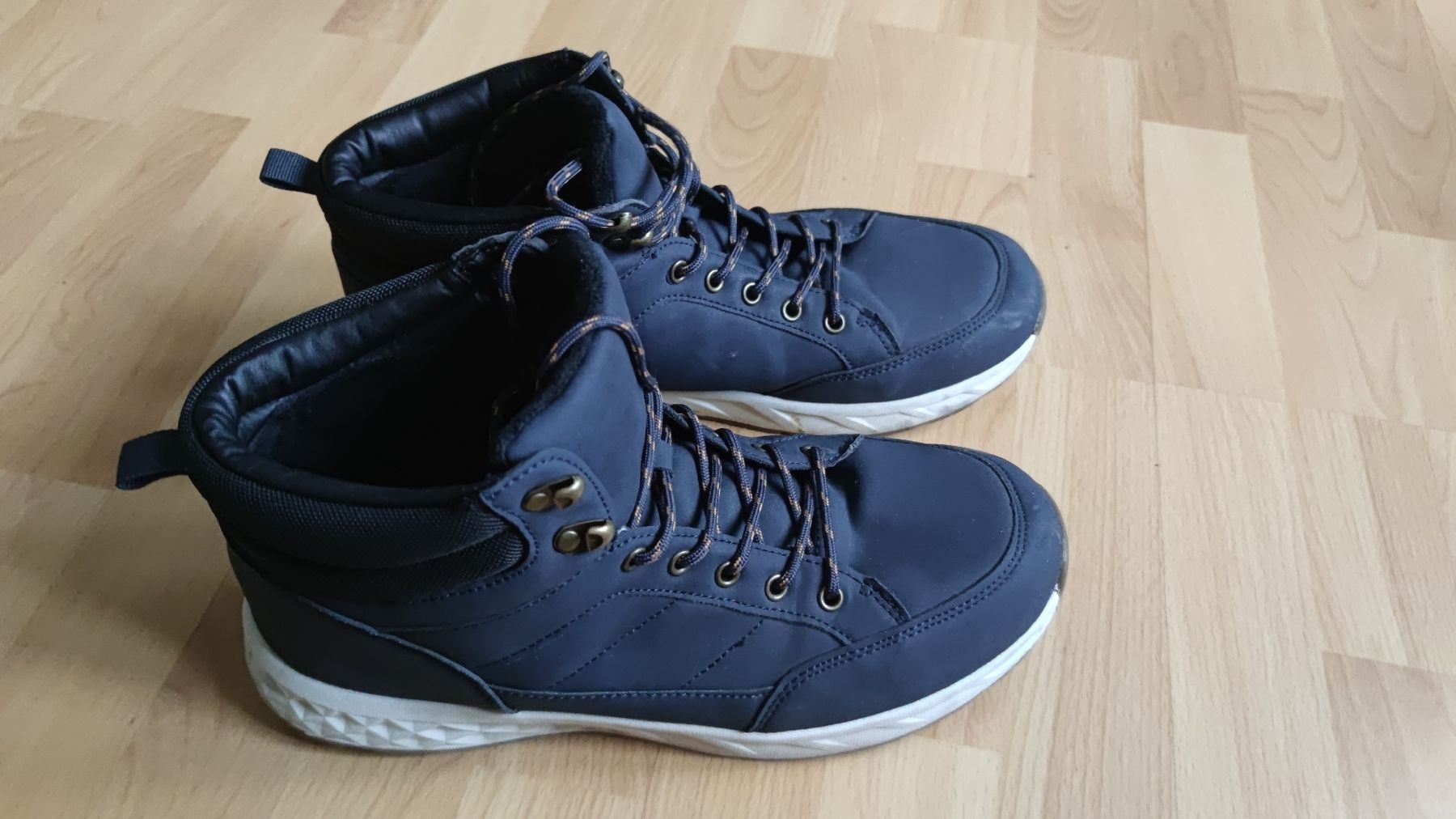 Scarpe da uomo: Winter Schuhe 46 Größe – Usato da Meggen venduto da Malecifent 1