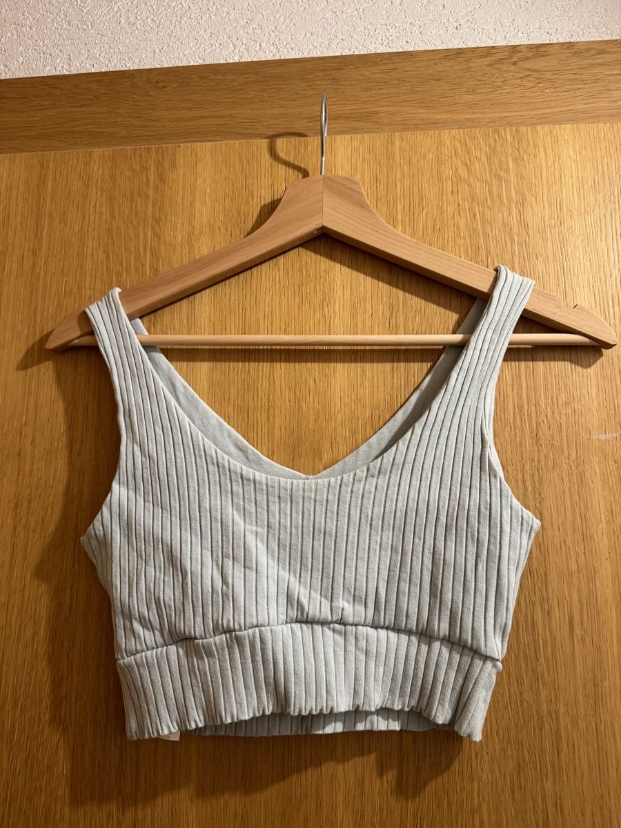 Tops: Crossover Crop Top & Crop Top – D'occasion à Grindelwald par Loredana_Crescente 3
