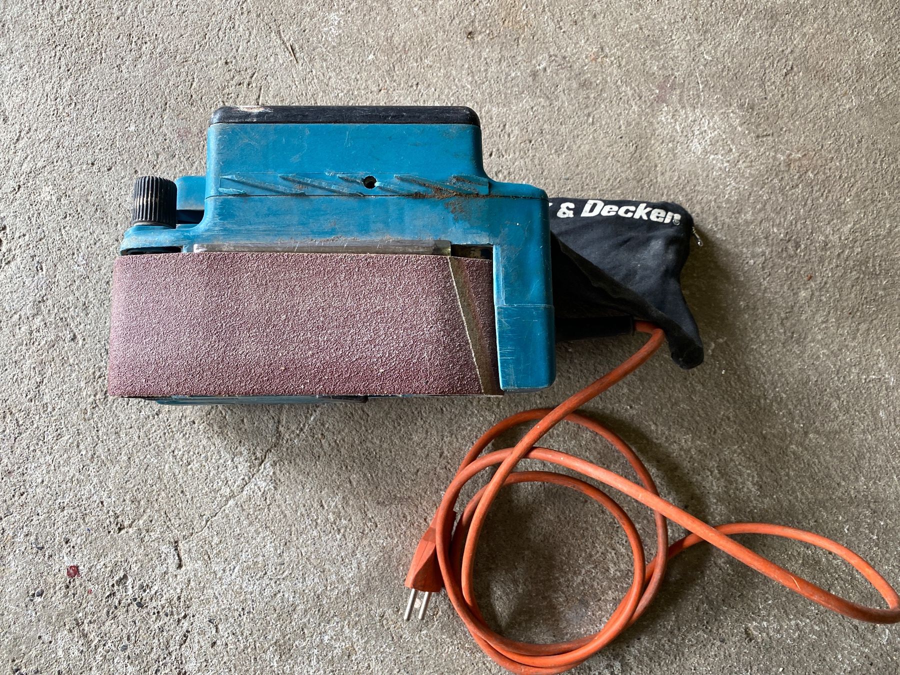 Aiguiseuses & polisseuses: Schleifmaschine Black & Decker – D'occasion à Fischbach-Göslikon par zeb_2vfq 2