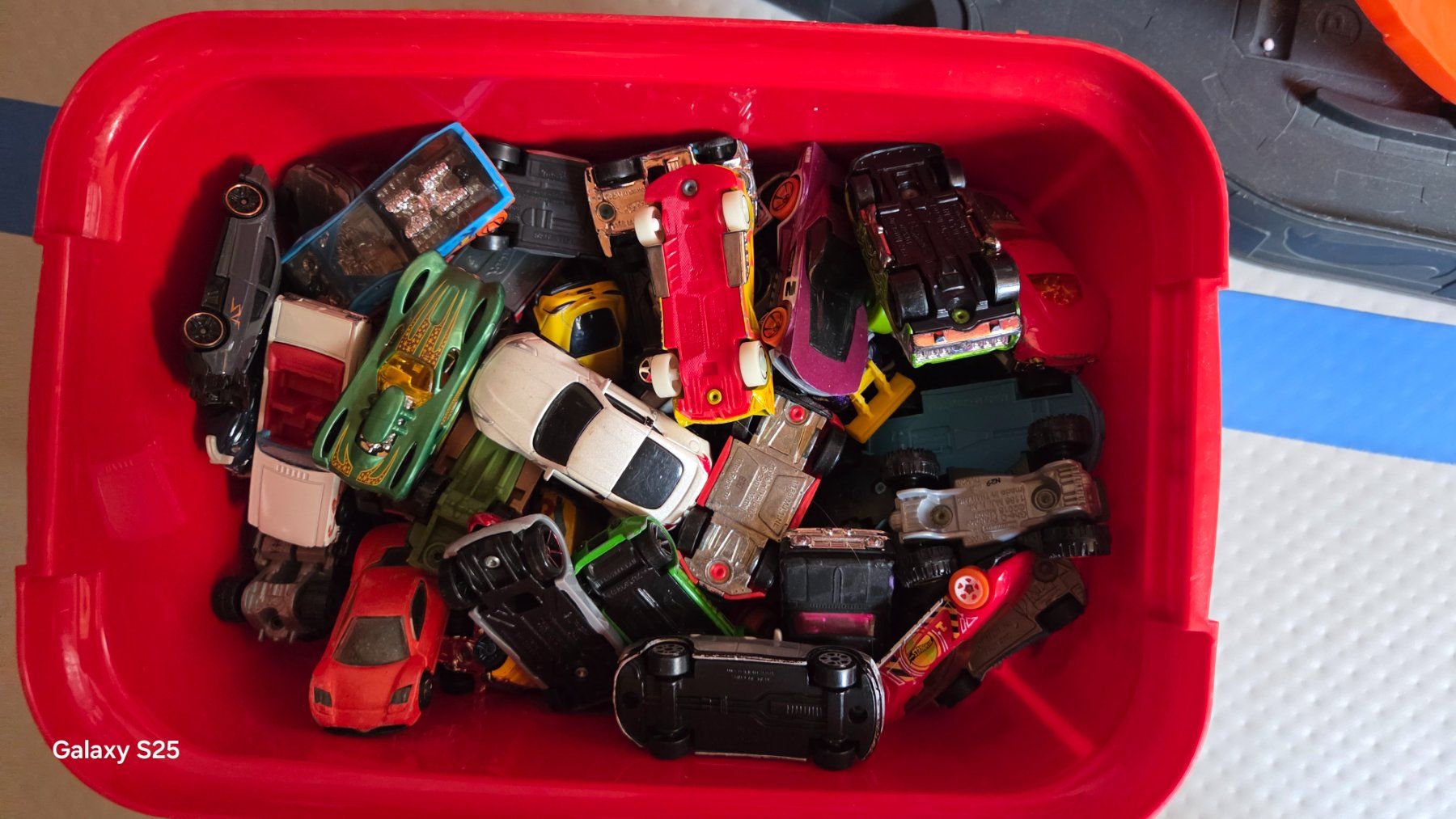 Hot Wheels Piste: Hotwheels Ultimate Garage mit 30 Autos + ID Accessoire – Usato da Jonen venduto da Raicargan 2