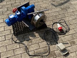 Spannfutter/Spannbacken mit Elektromotor und Fusspedal