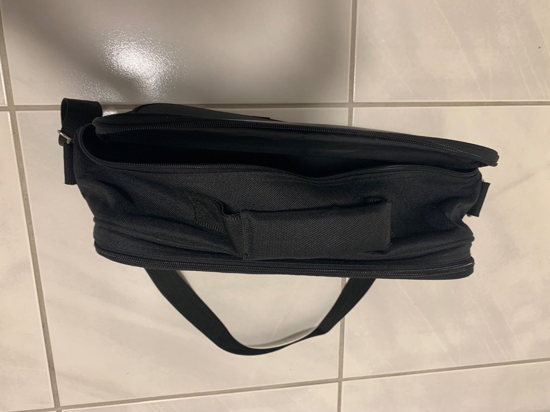 Sacs: Laptop Umhängetasche – D'occasion à Embrach par Bdennis 2