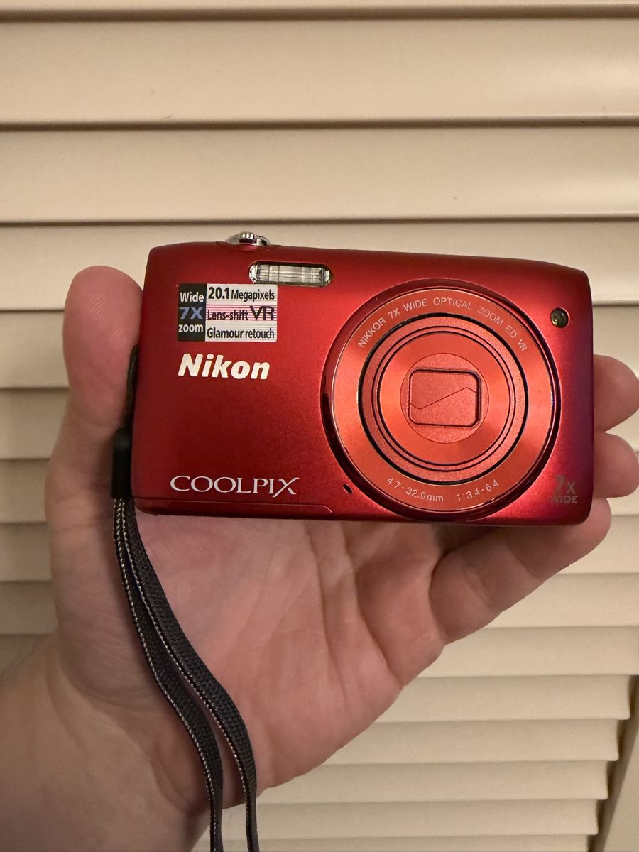 Nikon Fotocamera: Nikon Coolpix S3500, Rot – Usato da Niederbipp venduto da yar_tf6f