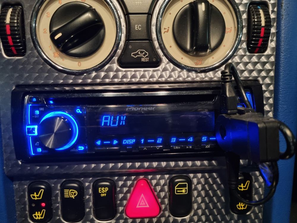 Autoradio Pioneer inkl bluetooth Empfänger und USB-Stick