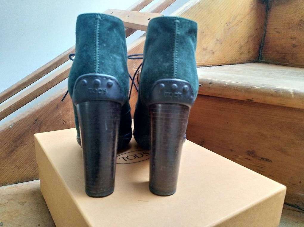 Tod'S Scarpe da donna: Dunkelgrüne Wildleder-Boots Tod'ss – Usato da Zürich venduto da ninni_me 1