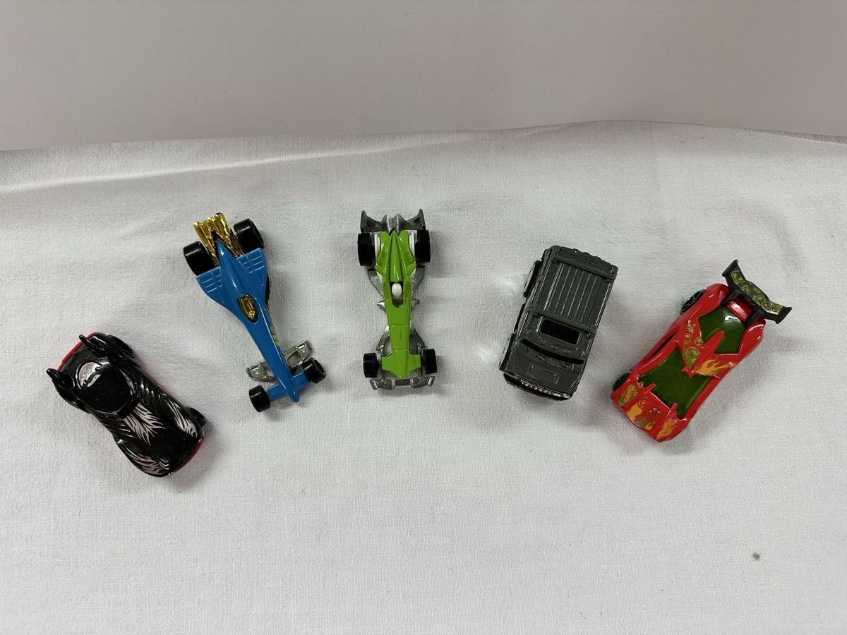Hot Wheels Giocattoli: 5 hotwheels autos – Usato da Zug venduto da User.1211