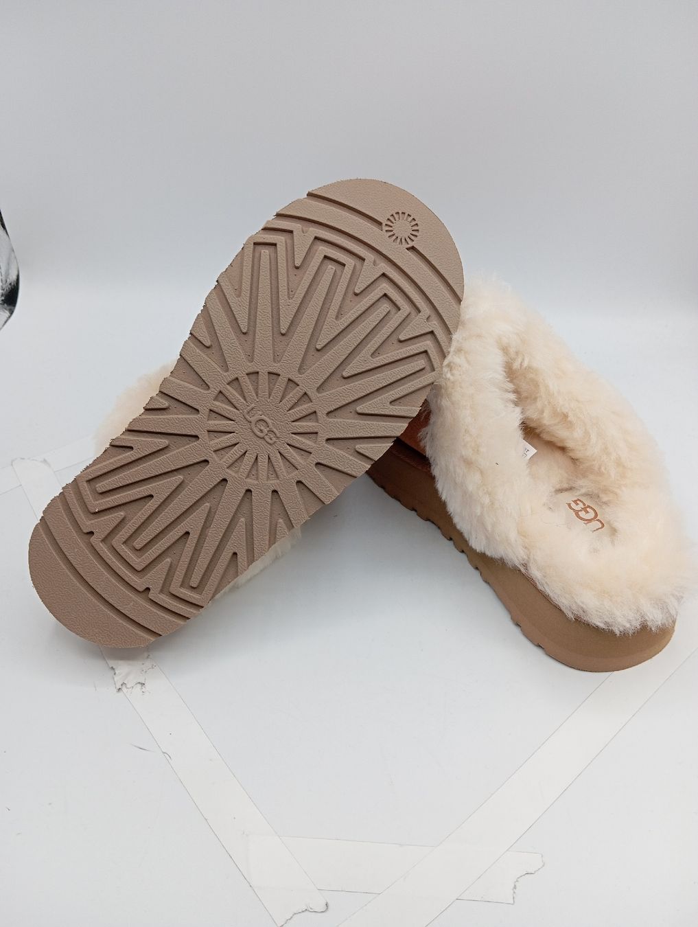 Ugg Scarpe da donna: UGG Disquette Slipper - Chestnut (EU36) – Nuovo e nell'imballaggio originale da Schaffhausen venduto da outlez 6