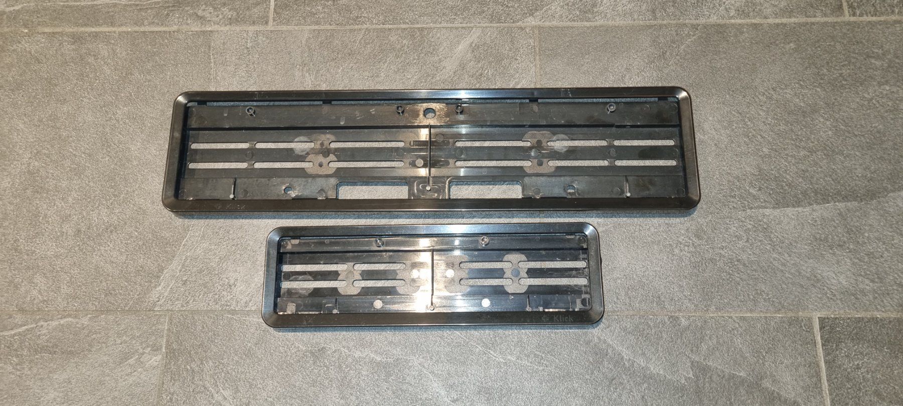 Swiss Klick Tutti pezzi di ricambio auto: Kennzeichenhalter Swiss Klick - Schwarz – Usato da Birmensdorf ZH venduto da borstenking